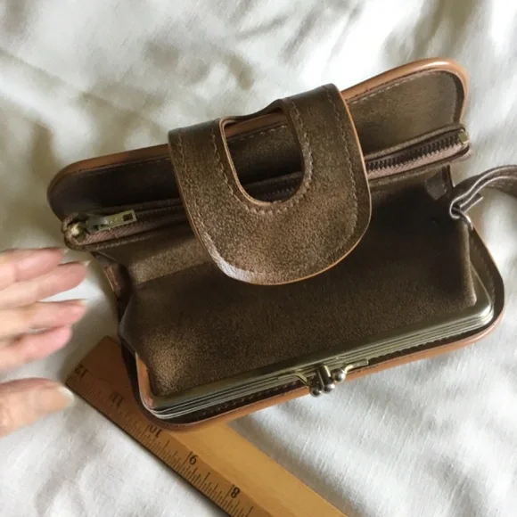 Multiple Storage Wallet/Wristlet - Picture 4 of 9